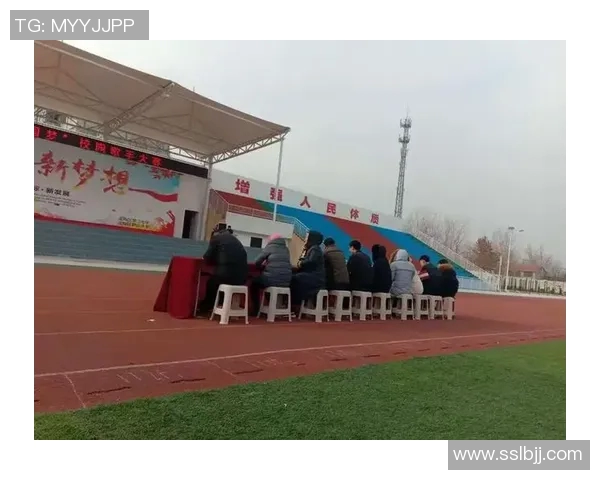 陈芳的足球人生：从绿茵场到人生舞台的深度对话与思考